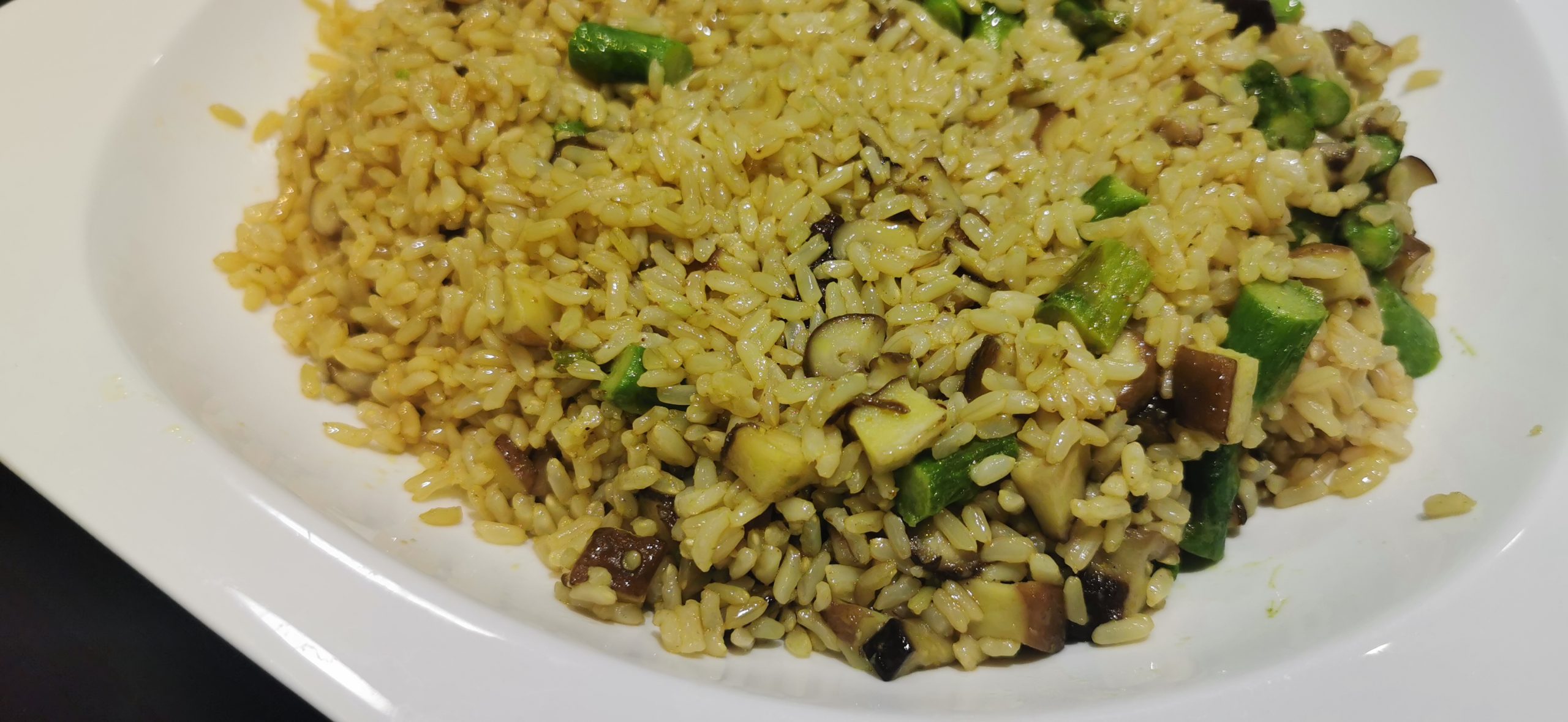 Receta de arroz integral, con setas shiitake, trigueros y curry